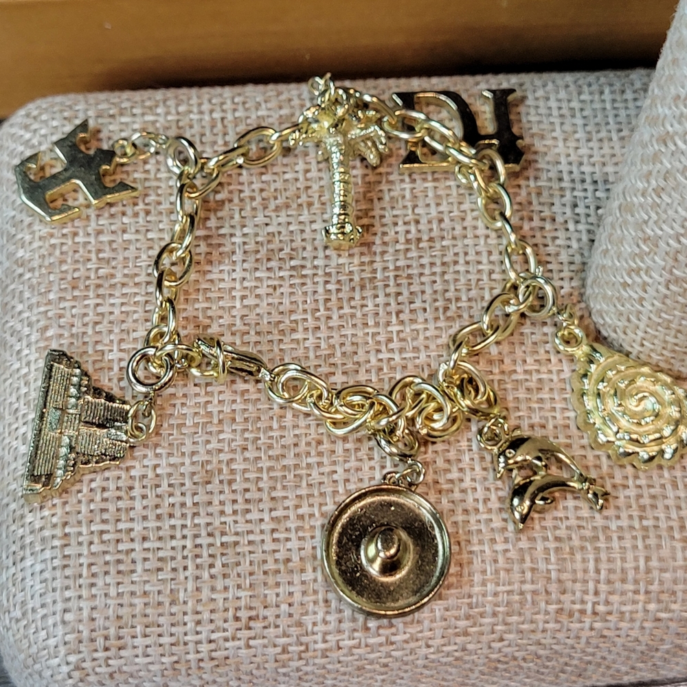 Retro Diamond International Travel Souvenir Charm Bracelet 7.25" Long 7 Charms
